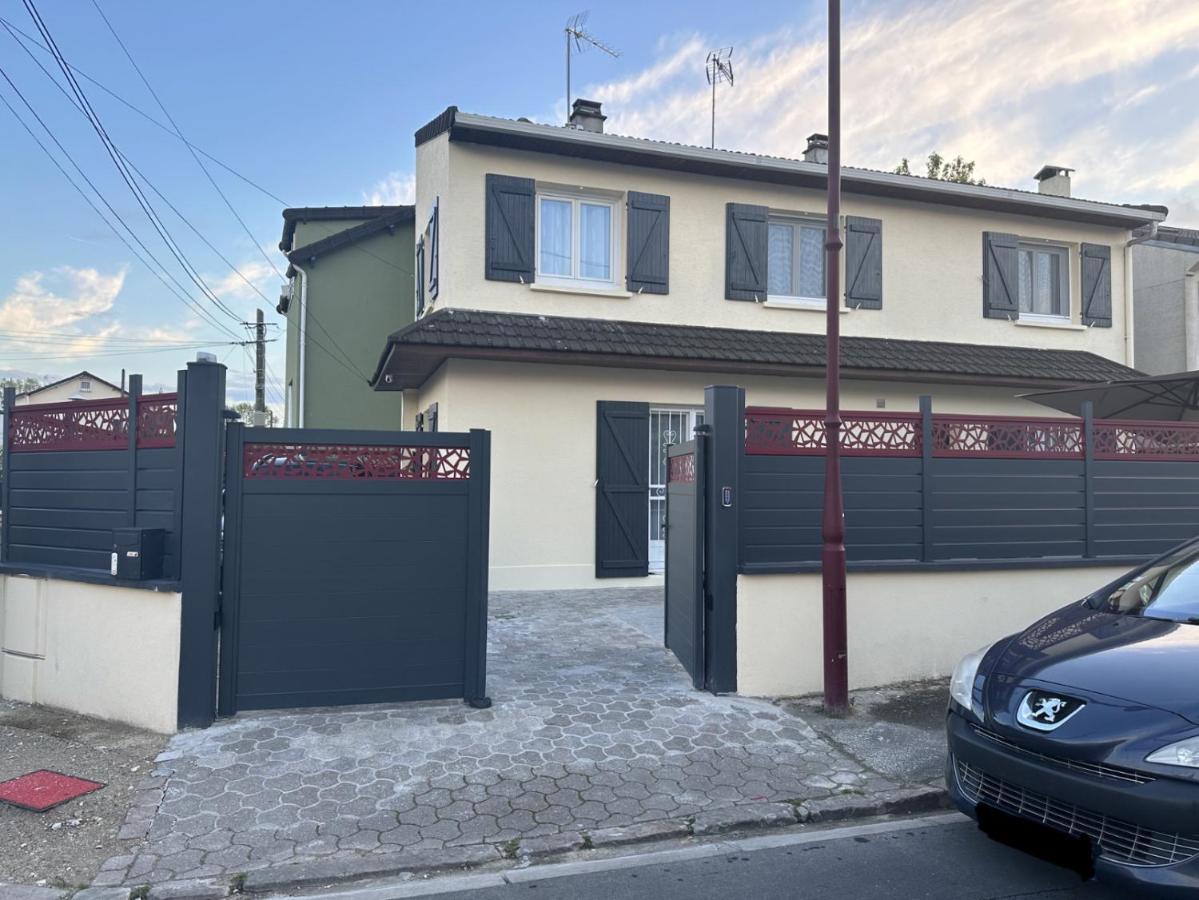 Chambre Pour 2 Personnes Avec Lit Separe Dans La Banlieue Parisienne Bondy Luaran gambar
